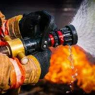 Bomberos controlan incendio en la localidad de Barrios Unidos en Bogotá