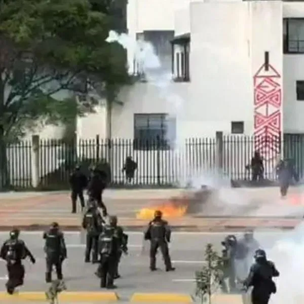 Bloqueos en Bogotá: disturbios en la Universidad Nacional; Transmilenio afectado