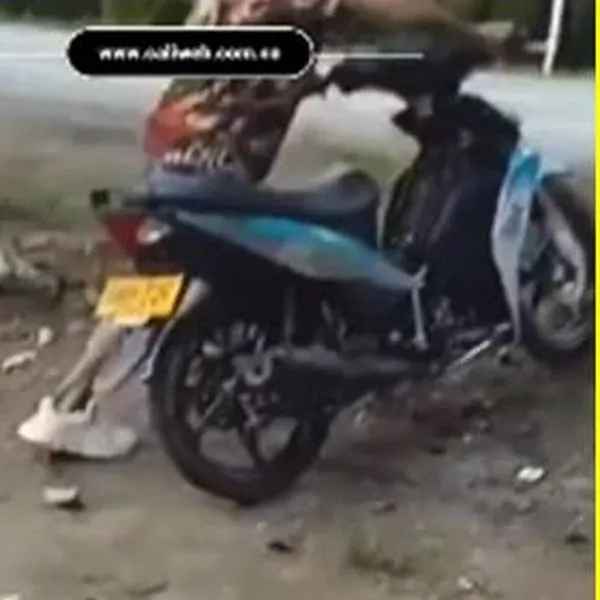 En La Regina, Valle del Cauca, reportaron que un presunto ladrón robó una motocicleta, se accidentó y murió por el impacto. Acá, detalles.