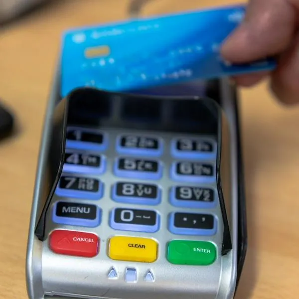 Comprar con tarjeta de crédito será más económico en noviembre por tasa de usura