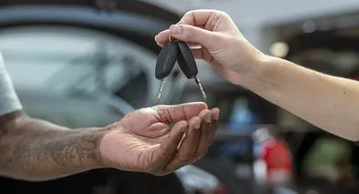 Así puede comprar carro siendo joven y con pocos ingresos.