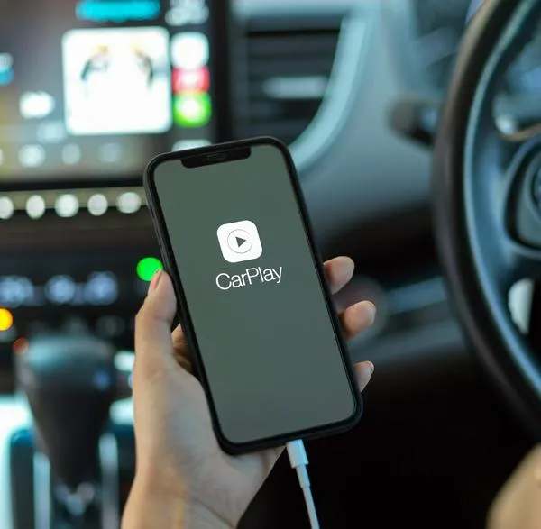 Celulares iPhone están teniendo problemas a la hora de conectarlos en el carro.