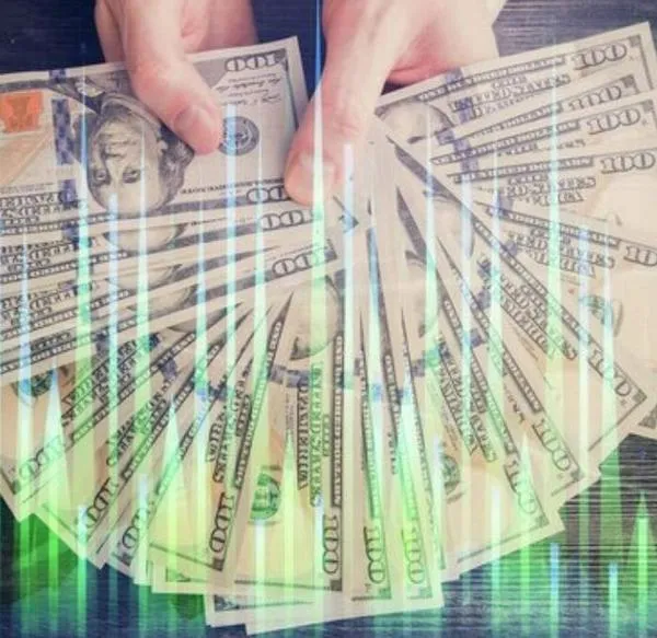 ¿Es buen momento para viajar al exterior con la volatilidad del dólar? Experto responde