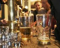 Los efectos de mezclar trago al tomar; no combine whiskey con cerveza