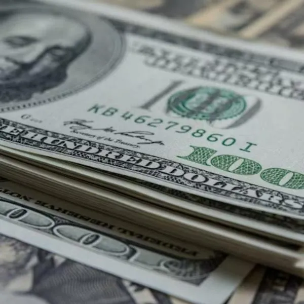 Dólar (TRM) hoy: precio subió $21 pesos por dato de FED y decisión en Colombia