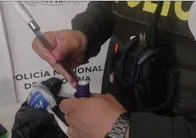 Hombre intentó entrar cocaína en chupa para destapar baño a estación de Policía