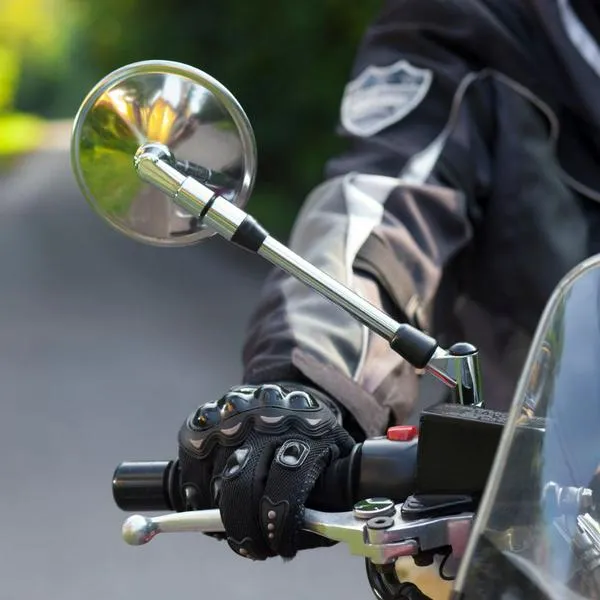 Cómo frenar una moto: tips y recomendaciones para hacerlo de manera adecuada y así evitar accidentes en la carretera.