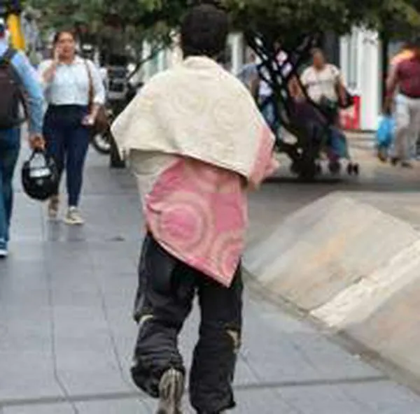 Policía de Quindío capturó en flagrancia a un adulto mayor que se dedicaba a clonar tarjetas de crédito y debito. Tenía 34 documentos en su poder.