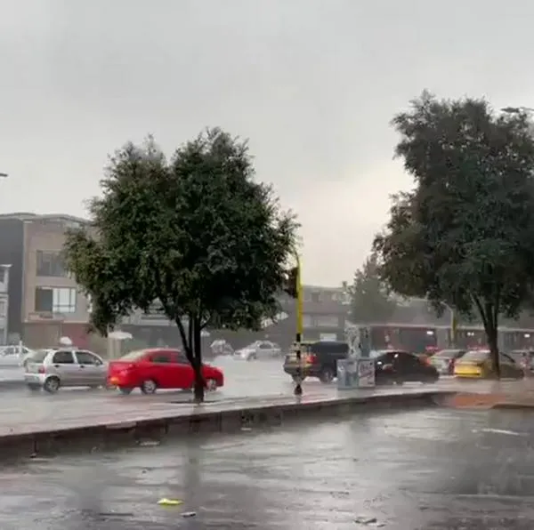 En BOGOTÁ hoy se reportan lluvias en varias localidades y se armaron trancones en varias vías: este es el estado de la movilidad y Transmilenio: