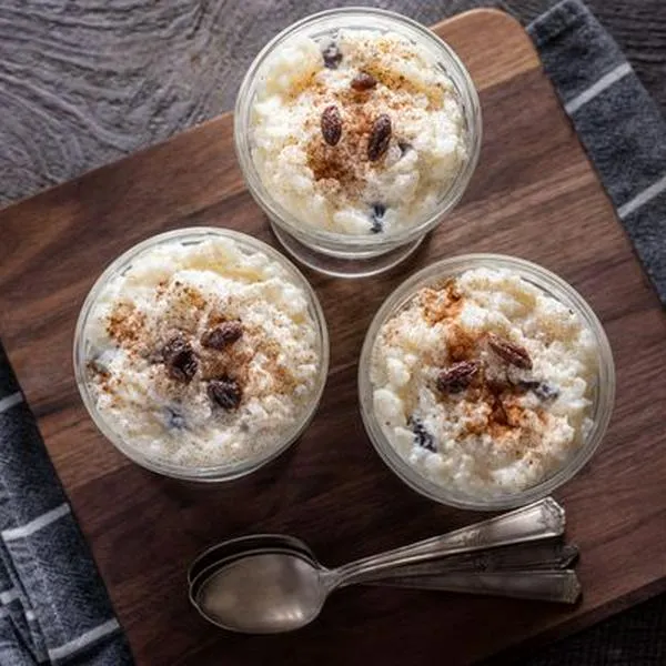 Receta: así se prepara el arroz con leche, panela y frutos secos