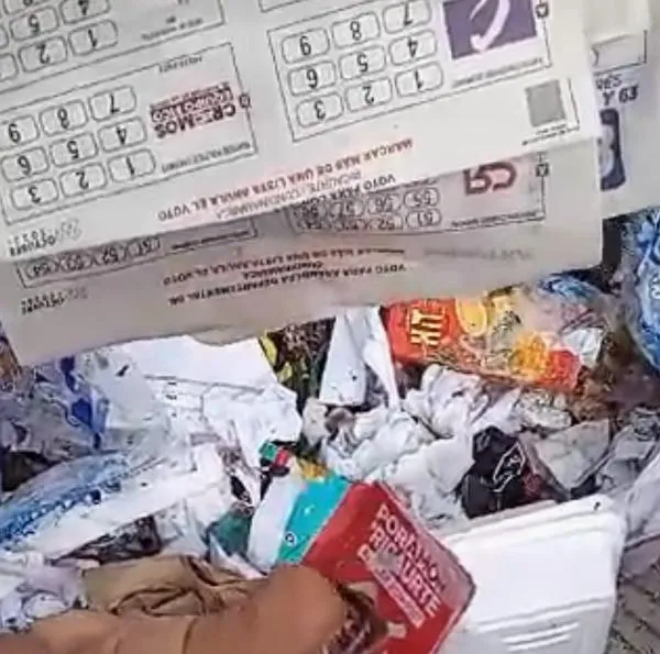 Advierten de presunto fraude electoral en Ricaurte, Cundinamarca. Votos de un candidatos fueron destrozados y echados a la basura. 