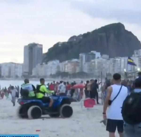 Hinchas de Boca Juniors fueron atacados en playa de Copacabana por seguidores de Fluminense.