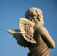 Los ángeles de la guarda se pueden manifestar de diferente manera, pero una de las mas recurrentes son las famosas corazonadas que protegen la persona.