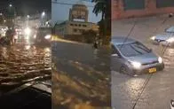 ¡Con el agua hasta las rodillas! Calles inundadas y barrios sin luz tras fuertes lluvias