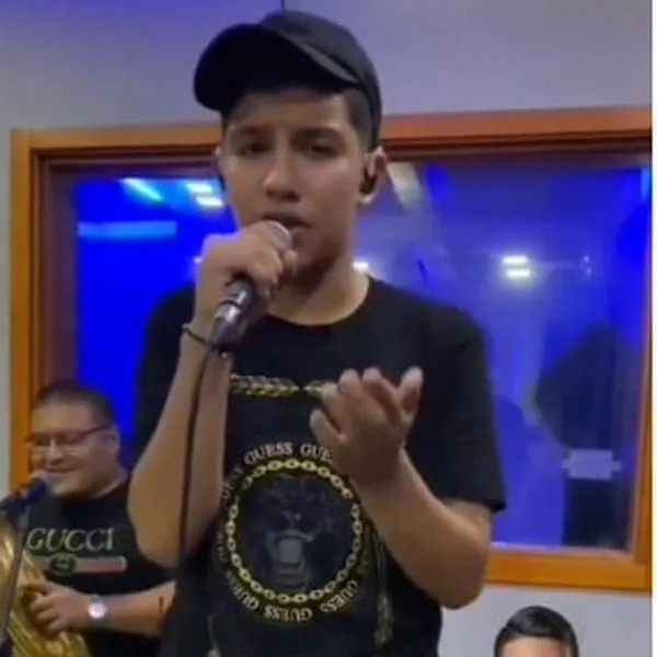 Hijo de Pastor López es tendencia en TikTok por cantar igual a su padre y le dicen que él salvará las fiestas navideñas en Colombia.