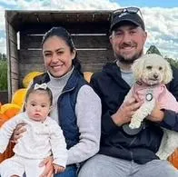 Mujer encontró a desconocido durmiendo en su sala y terminó casada con él