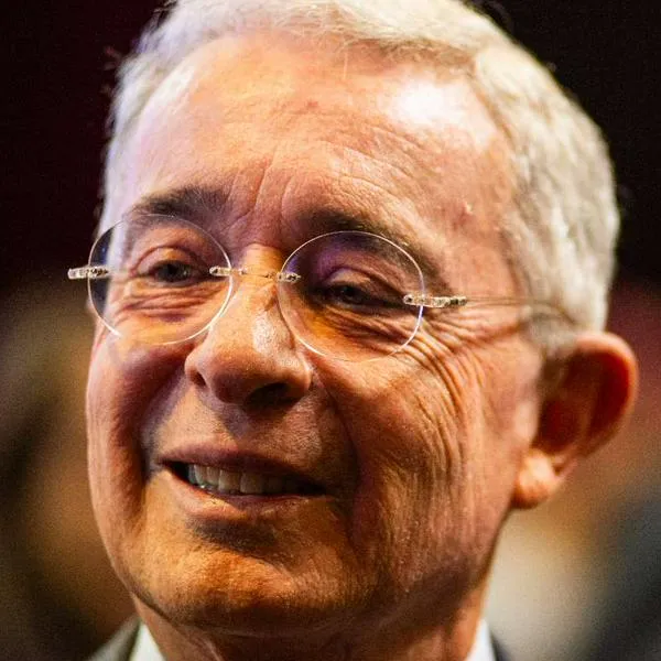 Foto de Álvaro Uribe en nota de que por papá de Luis Díaz, quién es Juan Carlos Cuellar, clave con Eln para liberación.