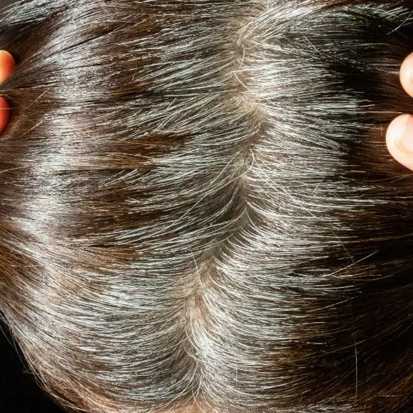 Para las personas con cuero cabelludo sensible, los tintes naturales pueden ser una opción más tolerable que los productos químicos agresivos.