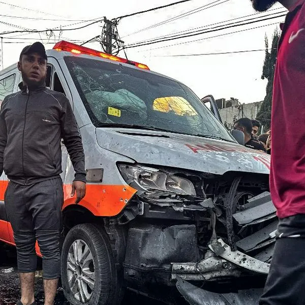 Ambulancia atacada por Israel en la Franja de Gaza, cuando ingresaba a un hospital.