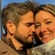 El presentador Daniel Arenas comparte tierno momento con su novia, Daniella Álvarez.