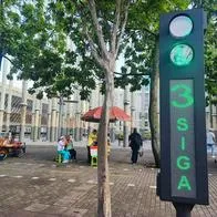 Inicia piloto de semáforos inteligentes peatonales en Medellín
