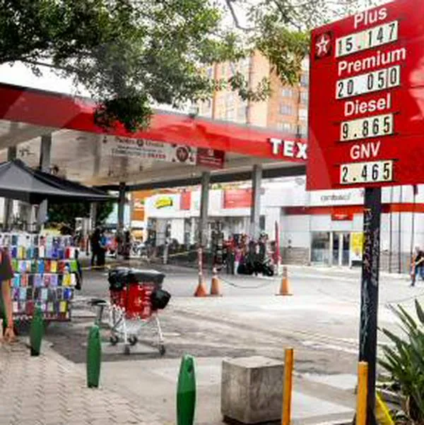 La gasolina en Medellín se vende hasta con $1.340 de diferencia entre estaciones y hay preocupación por la situación.