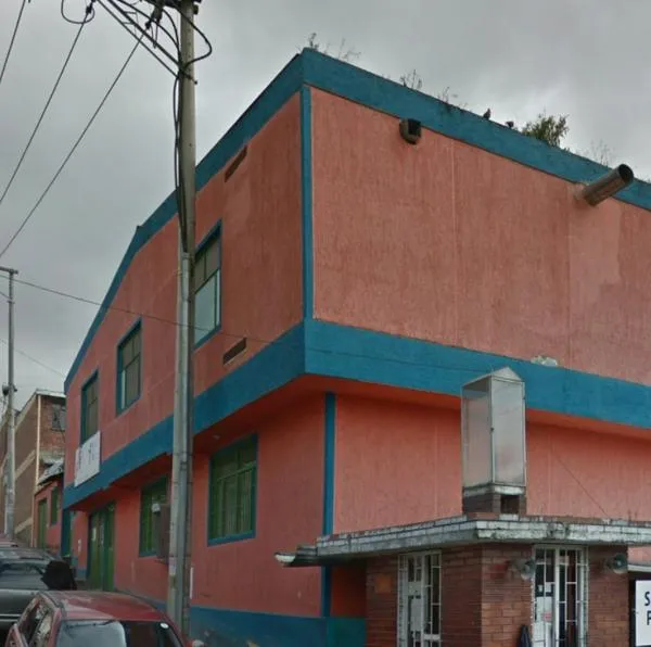 Ladrones que iban a robarse dos casas en Bogotá murieron al caerse de un techo. Uno de los delincuentes tocó los cables de energía y falleció electrocutado