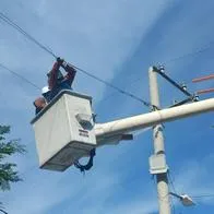 Advierten a colombiano que el recibo de la luz podría tener un aumento significativo por la nueva opción tarifaria, según Amylkar Acosta, exministro.