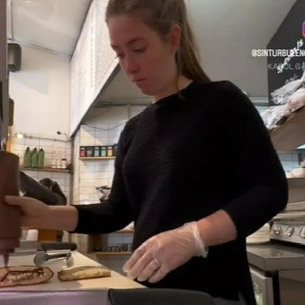 Una joven de Argentina subió un video en el que detalla cuánto gana preparando sándwiches en Australia y sorprendió a miles de internautas.