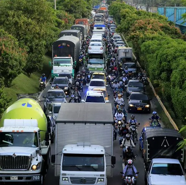 Precio del diésel en Colombia subirá en 2024 y advierten la quiebra de 300.000 conductores de carga que tendrían que frenar sus labores.