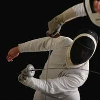 Esgrimista colombiano acusa a aerolínea Iberia de perder sus elementos deportivos en vuelo y peligra su participación en Juegos Nacionales.