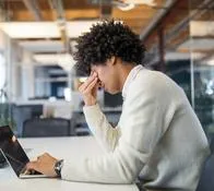 ¿Cuáles son los trabajos que causan más infelicidad? La enlista a los 5 más comunes en cuanto a agotamiento físico y emocional.