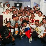 Universitario de Perú salió campeón de su fútbol y le apagaron las luces para que no celebrara: video
