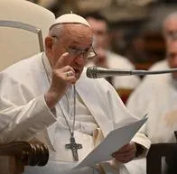 El Vaticano autoriza el bautizo de creyentes transgénero e hijos de parejas del mismo sexo.