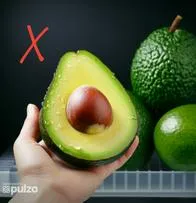Razones por las que no debería guardar el aguacate en la nevera