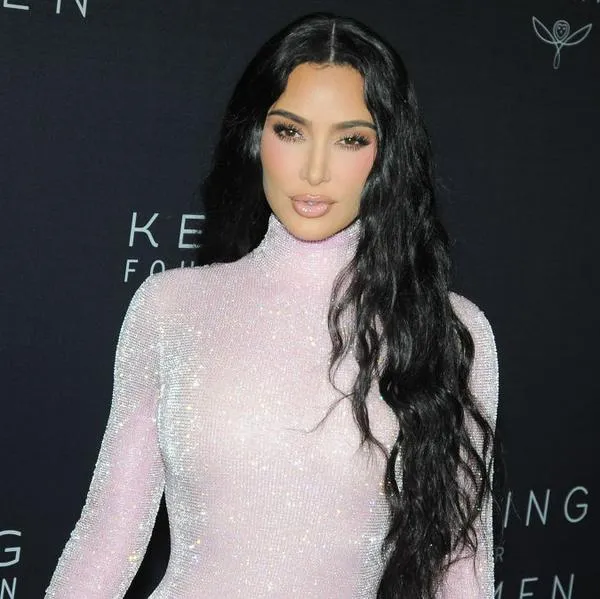 Kim Kardashian reveló por primera vez en el programa de televisión 'The Kardashians', el tatuaje que se hizo la noche que fue a 'Saturday Night Live'.