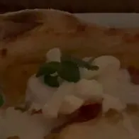 Restaurante de James Rodríguez Arrogante: cliente dice que le salió un gusano