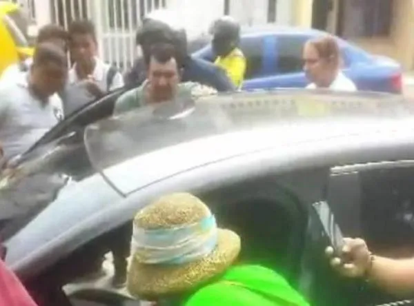 Mataron a un hombre afuera del colegio donde estudia su hija: la estaba esperando