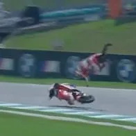 VIDEO: Aparatosa caída del piloto David Alonso en Moto 3