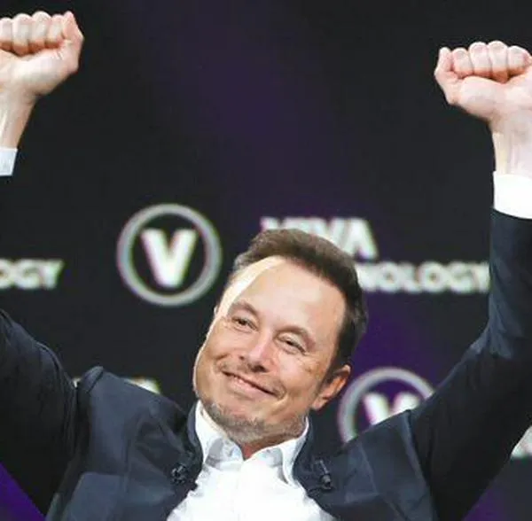 Darren Aronofsky dirigirá película biográfica de Elon Musk