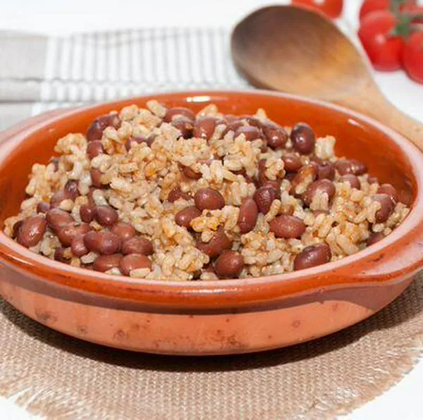 Esta es la receta para preparar un arroz de fríjol 