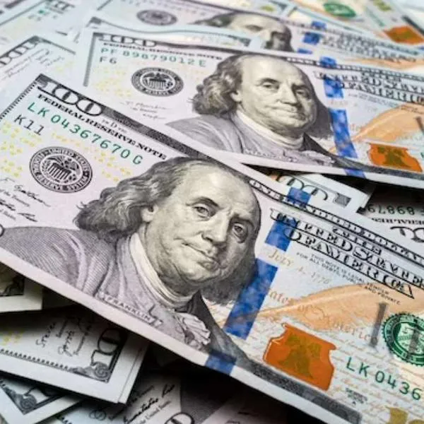 Dólar hoy: precio cayó de $4.000 ($42) y así quedó TRM tras inflación en EE UU