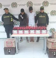 Accidente en vía Santa Marta-Barranquilla dejó a dos hombres capturados en flagrancia. Se estaban robando varias cajas de cerveza de un carro involucrado.
