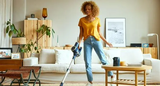 Qué significa soñar que limpia los lugares de la casa: el piso, la habitación, la cocina, las ventanas, el baño o el ático.