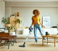 Qué significa soñar que limpia los lugares de la casa: el piso, la habitación, la cocina, las ventanas, el baño o el ático.
