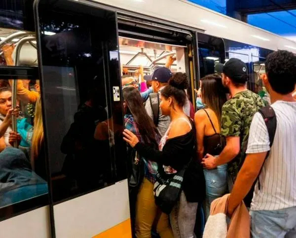 Por inconveniente en la línea A, hay congestión en varias estaciones del Metro de Medellín