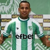 Sebastián Villa puso su firma y fue presentado con el Beroe de Bulgaria. 