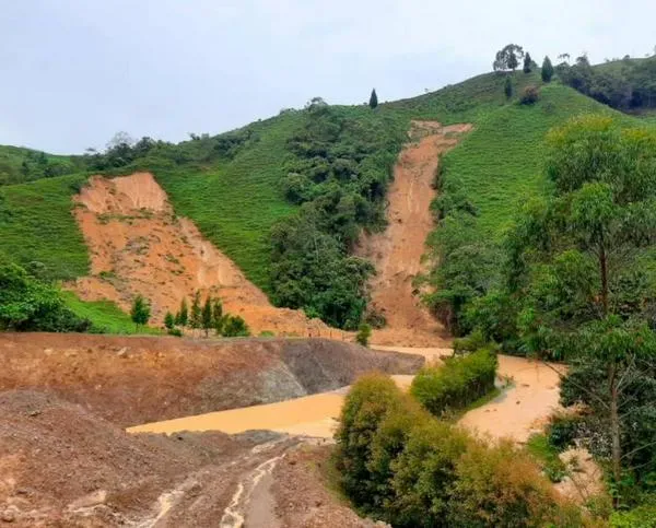 Urgente: Riesgo de avalancha en Caldas, Antioquia, obligaría a evacuar a habitantes de una vereda y dos barrios