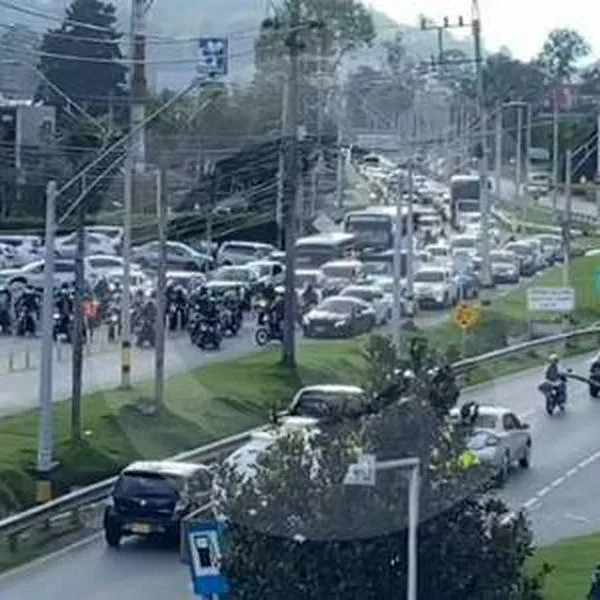 Domiciliarios de Rappi bloquean vías de Rionegro y Medellín en protesta