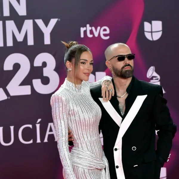 Greeicy y Mike Bahía los mejores vestidos de los Latin Grammy 2023.